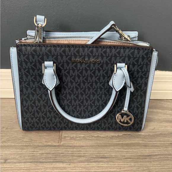 Michael Kors Navy and Light Blue handbag with detachable strap. - Picture 1 of 7